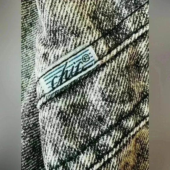 Vintage Chic Acid Wash High Waisted Mom Jeans Size 28, inseam 28 - Picture 8 of 12